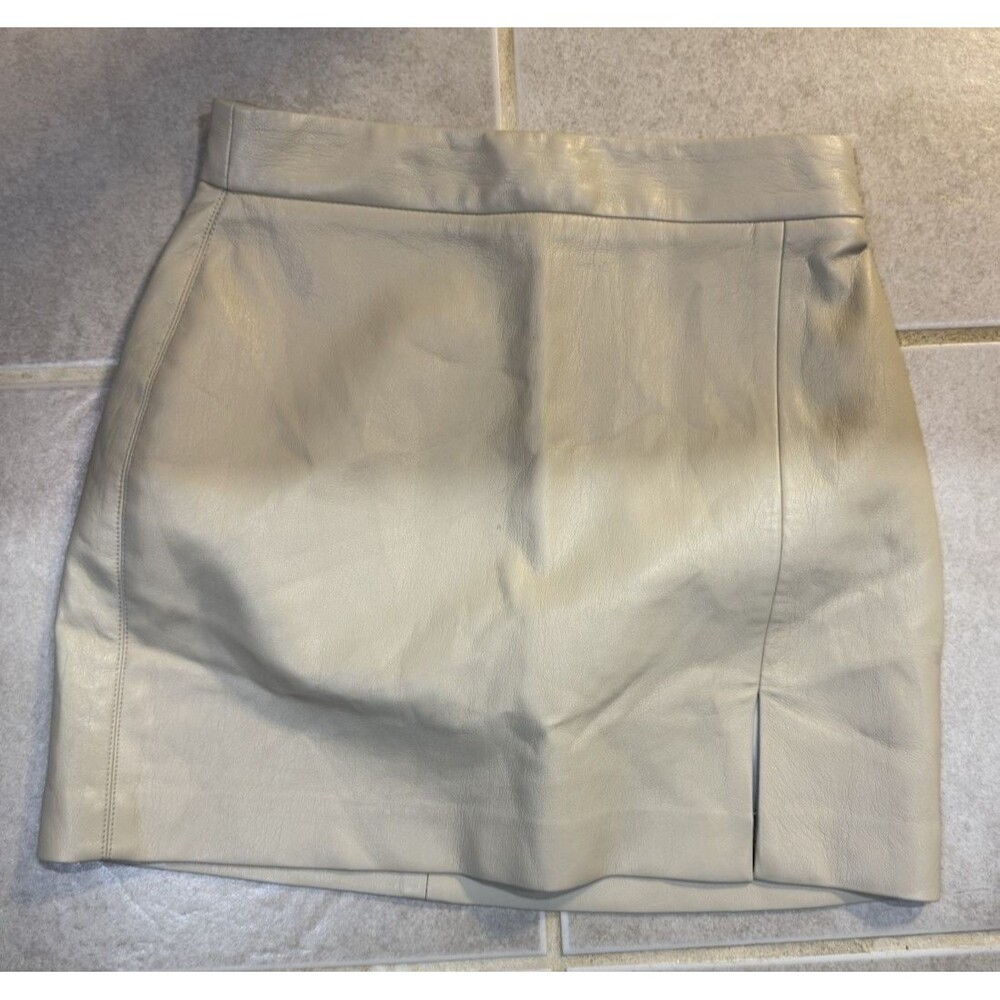 Wilfred Aritzia Mini Skirt Size 0 Cream Faux Leather A Line Side Slit Neutral